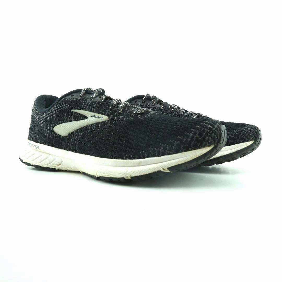 BROOKS REVEL 3 athletic Brooks shoe snapshots
