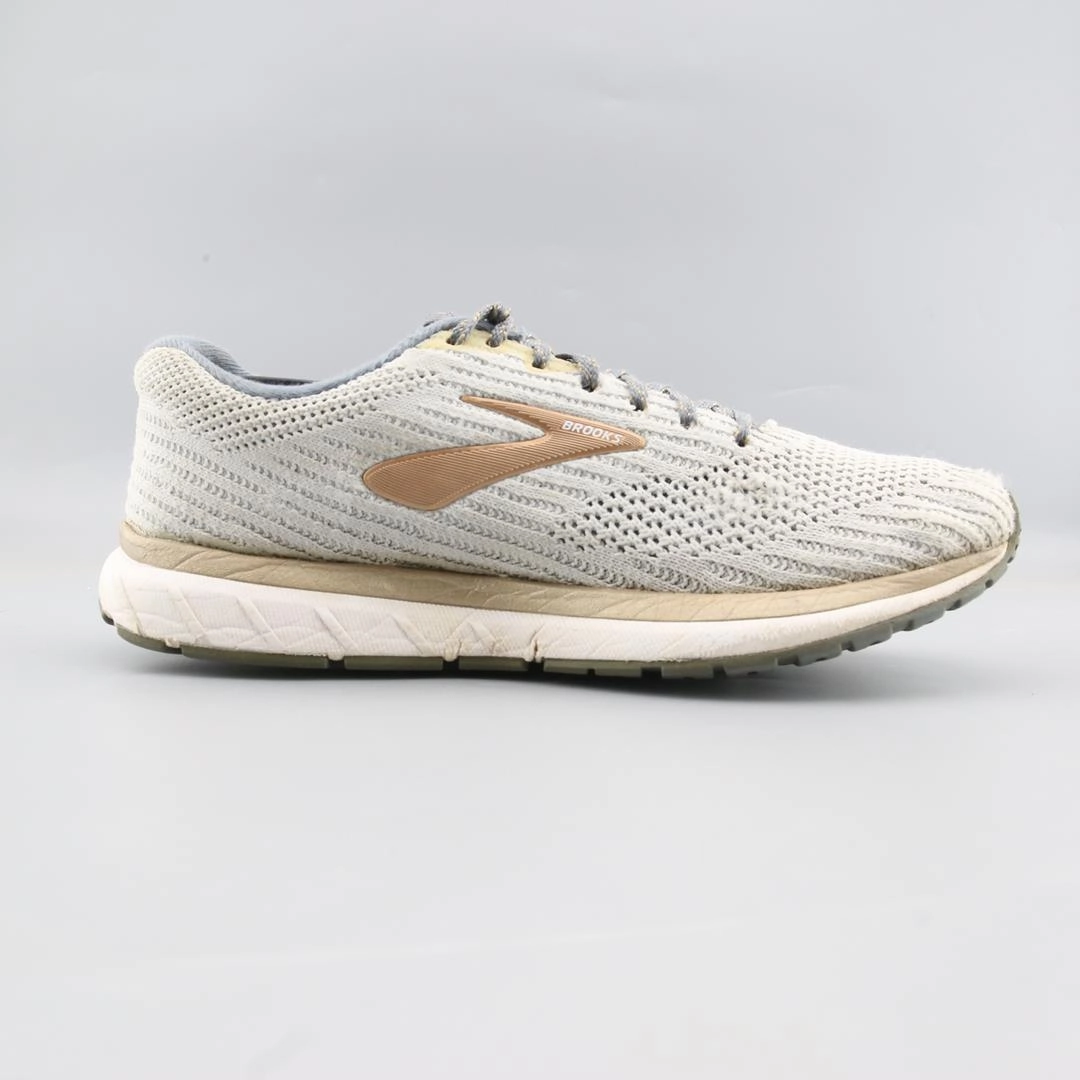 BROOKS REVEL 3 Brooks running footwear shots
