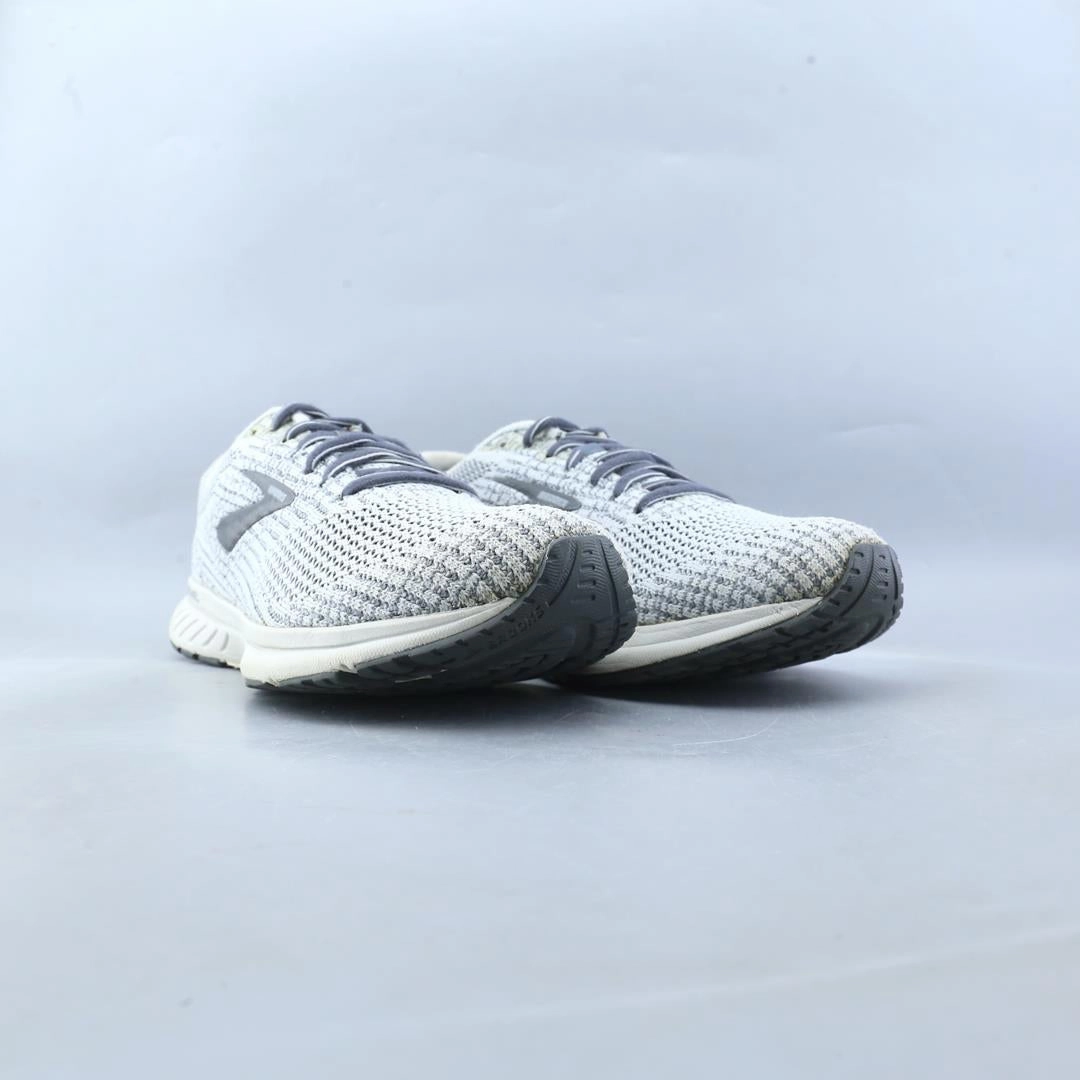 BROOKS REVEL 3 Brooks trainer design images