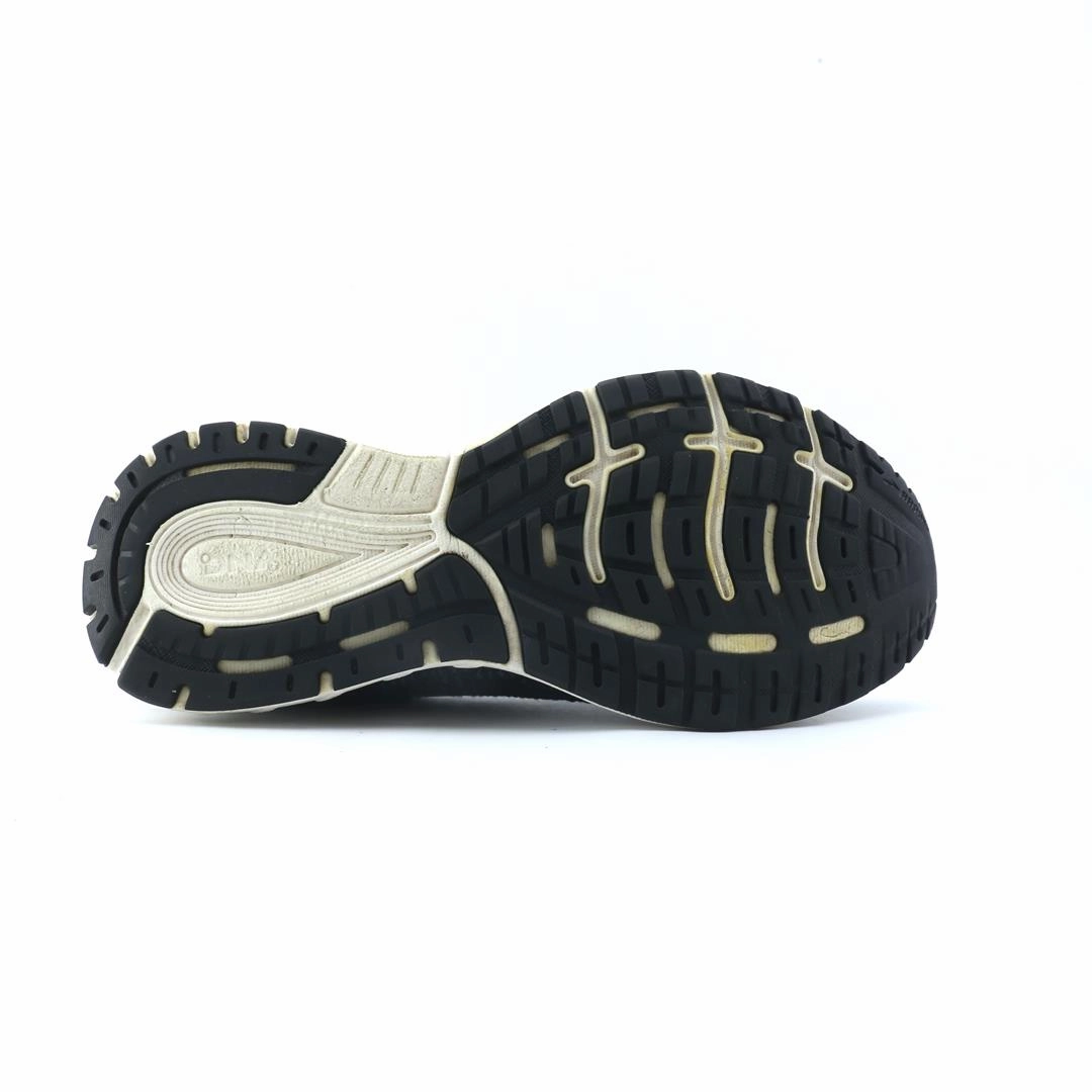 BROOKS REVEL 3 lightweight running shoe photos