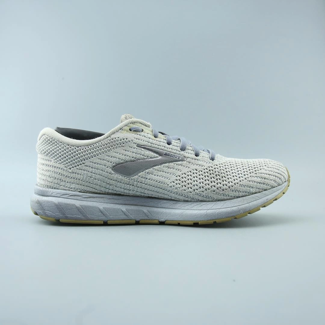 BROOKS REVEL 3 performance running shoe visuals