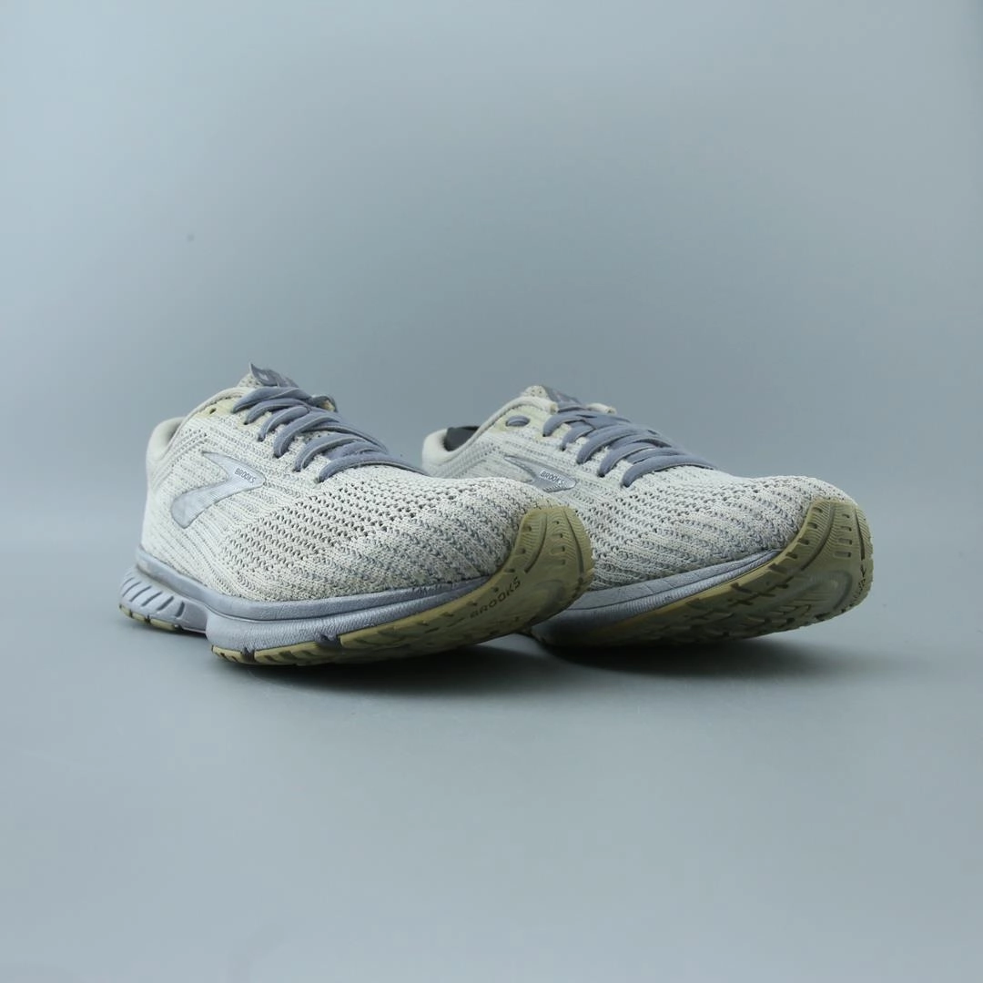 BROOKS REVEL 3 performance running shoe visuals