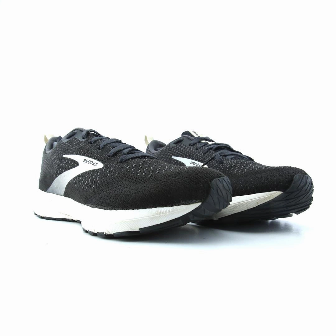 BROOKS REVEL 4 athletic Brooks shoe snapshots