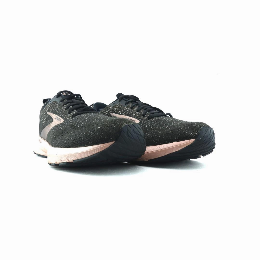 BROOKS REVEL 4 Brooks trainer design images