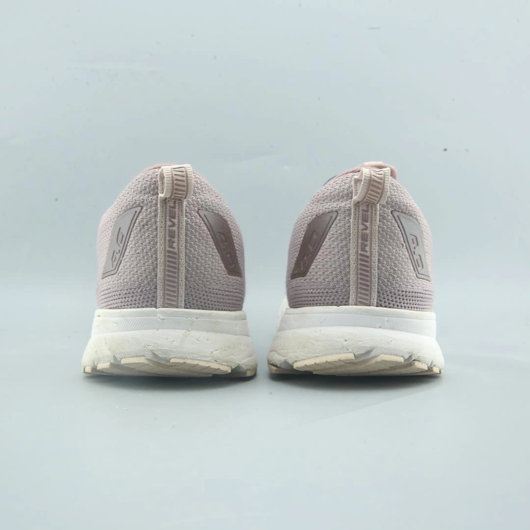 BROOKS REVEL 4 lightweight running shoe photos