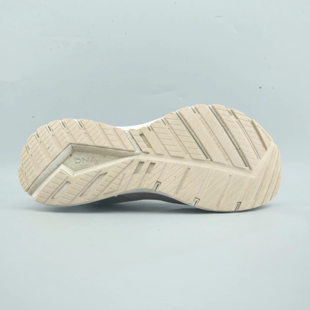 BROOKS REVEL 4 lightweight running shoe photos