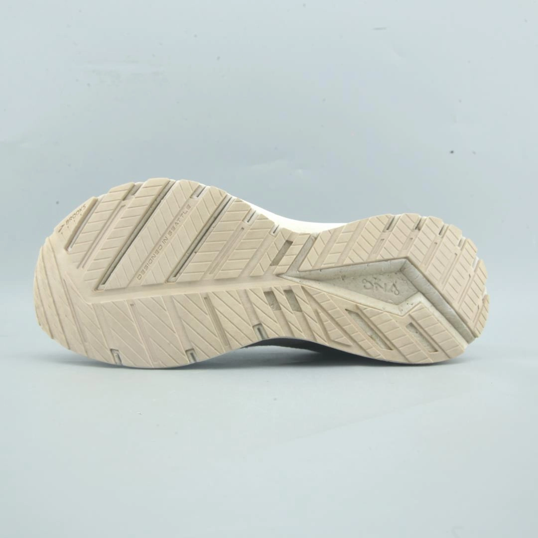 BROOKS REVEL 4 lightweight running shoe photos