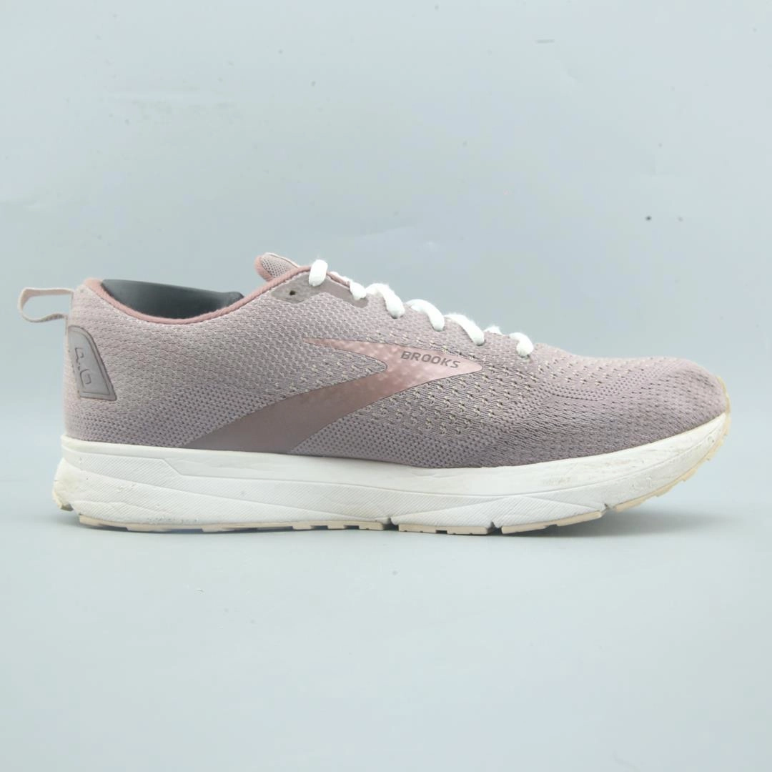 BROOKS REVEL 4 lightweight running shoe photos