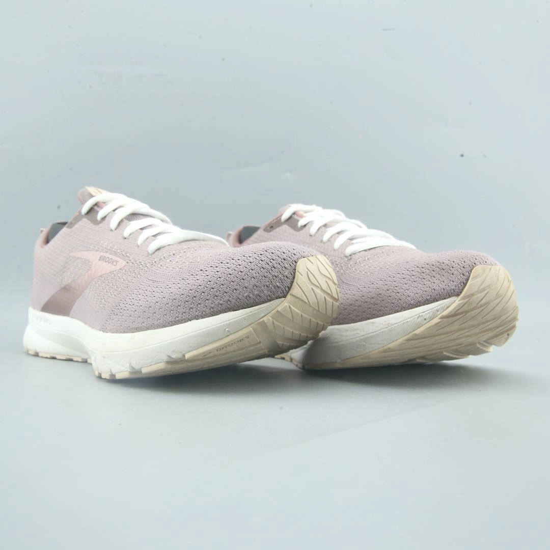 BROOKS REVEL 4 lightweight running shoe photos