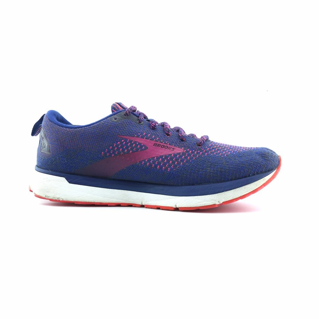 BROOKS REVEL 4 performance running shoe visuals