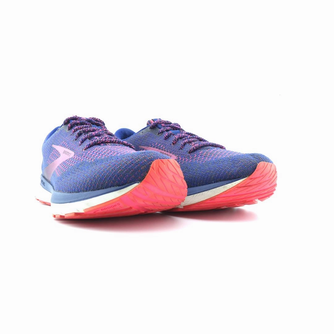 BROOKS REVEL 4 performance running shoe visuals