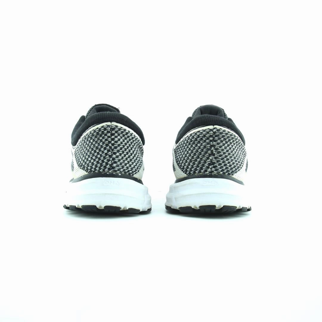 BROOKS REVEL lightweight running shoe photos