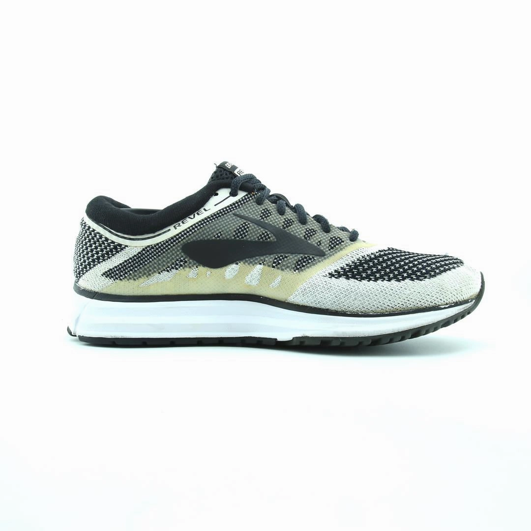 BROOKS REVEL lightweight running shoe photos