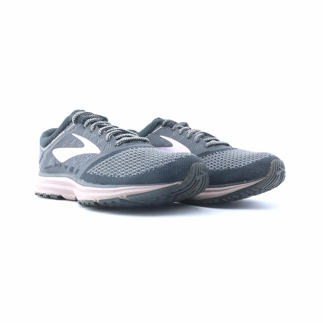 BROOKS REVEL lightweight running shoe photos
