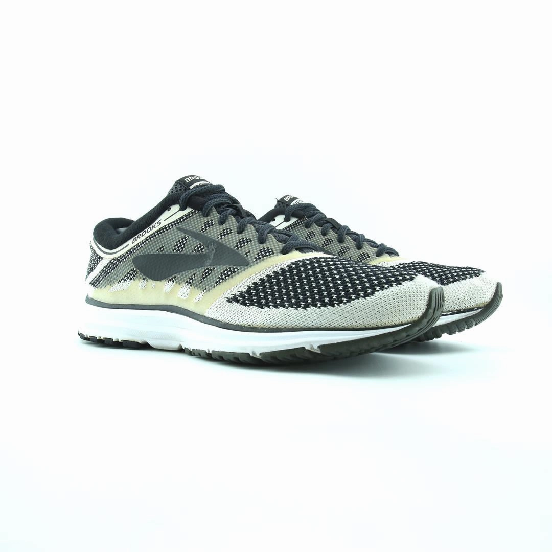 BROOKS REVEL lightweight running shoe photos