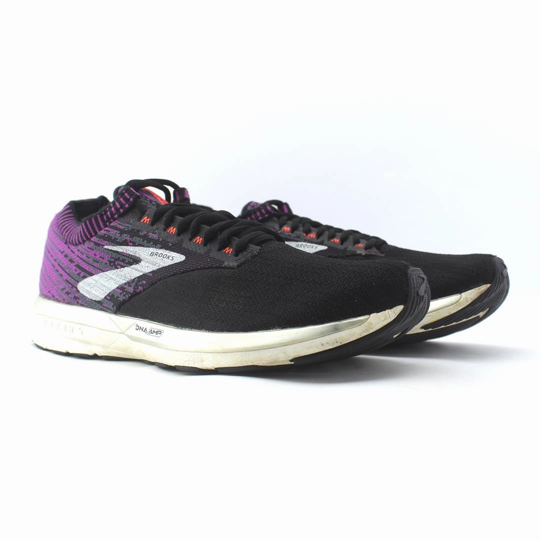 BROOKS RICOCHET Brooks running footwear shots