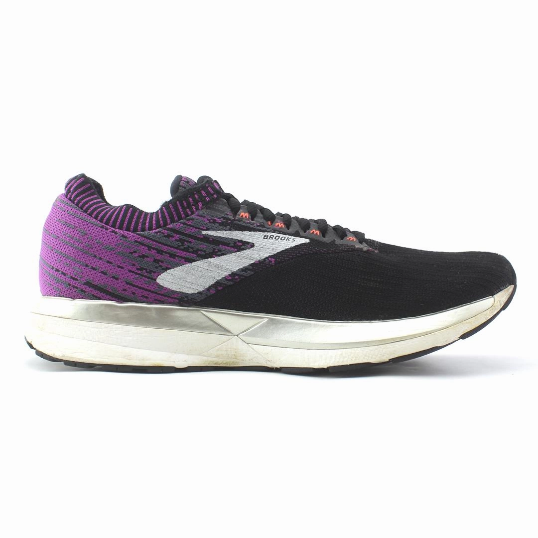 BROOKS RICOCHET Brooks running footwear shots