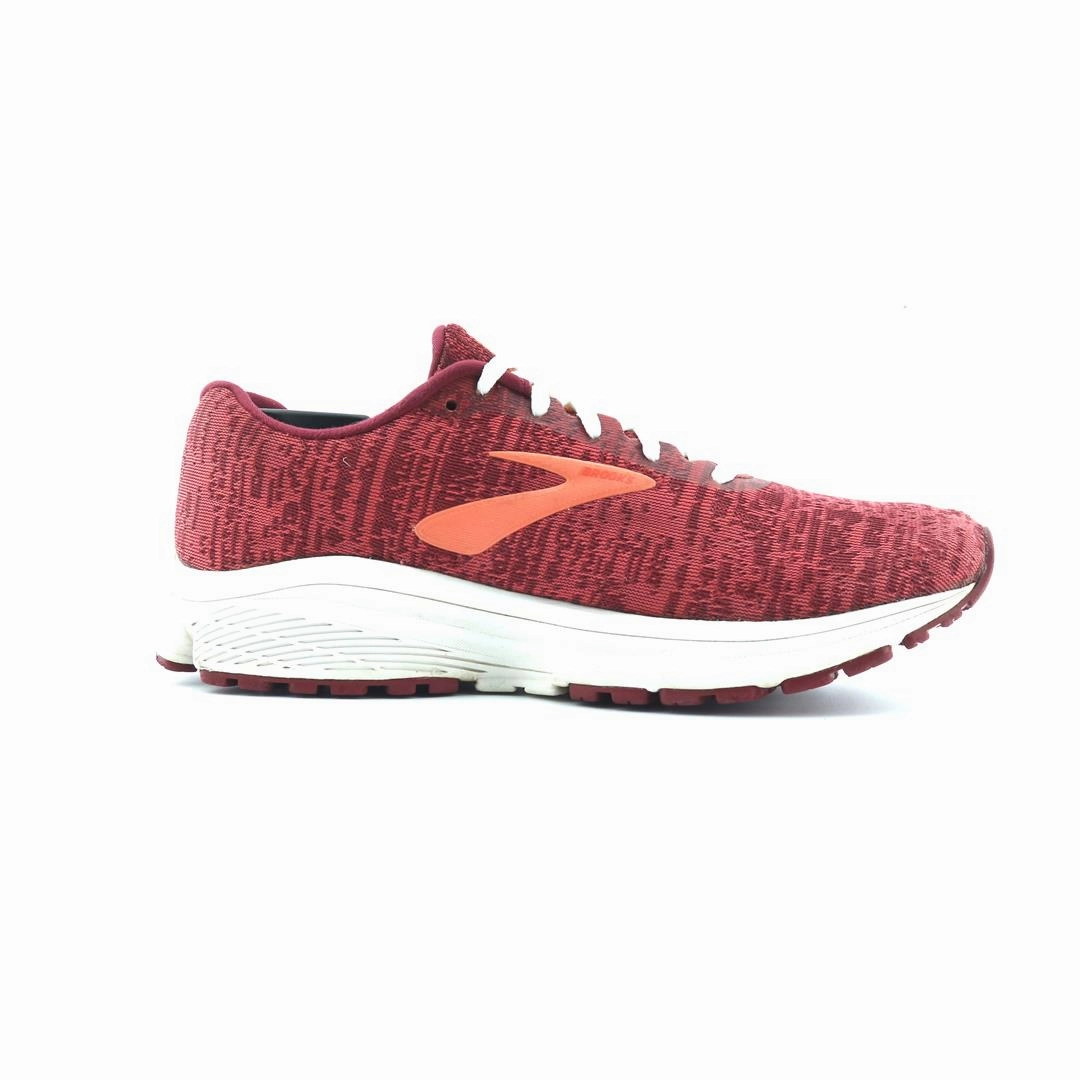BROOKS SIGNAL performance running shoe visuals
