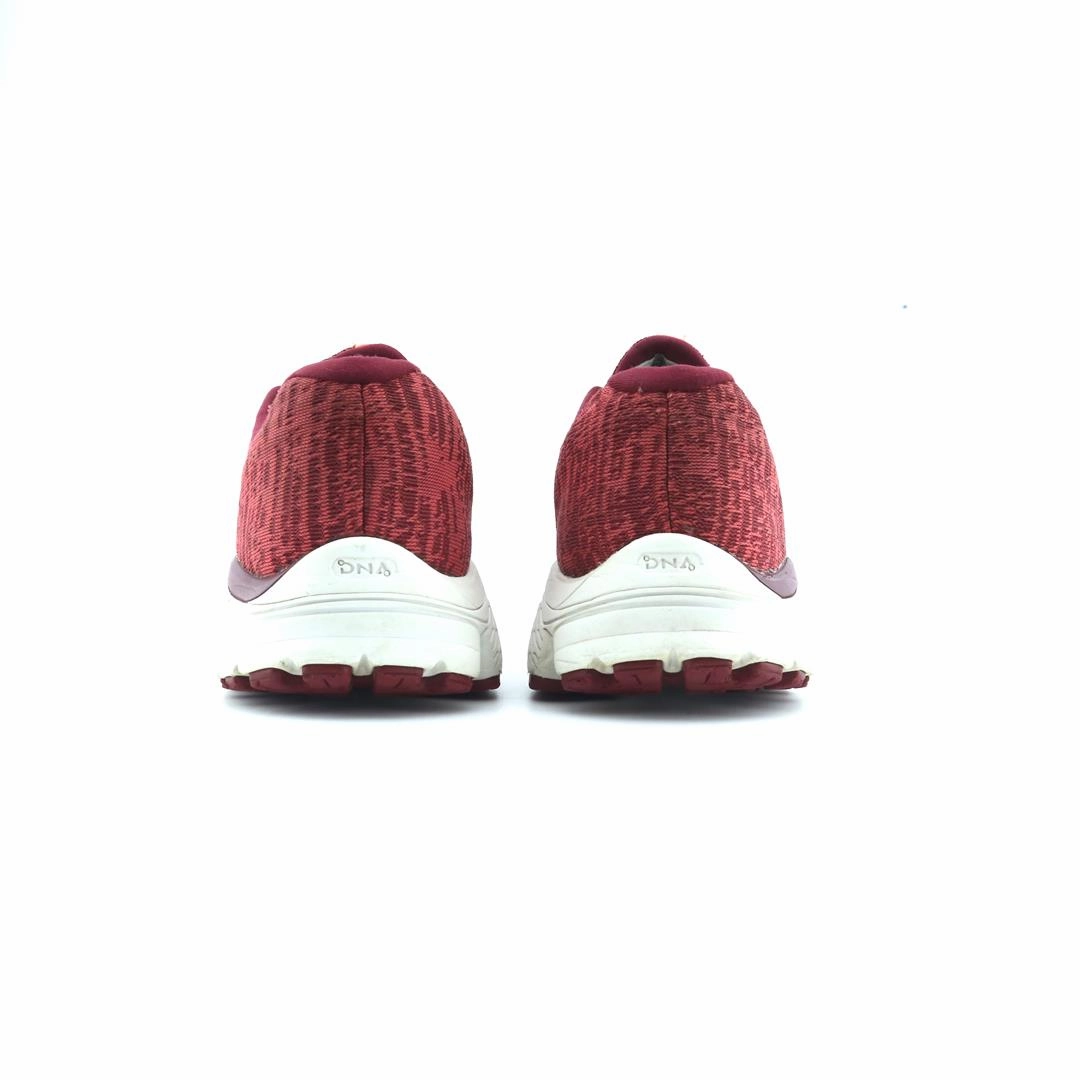 BROOKS SIGNAL performance running shoe visuals