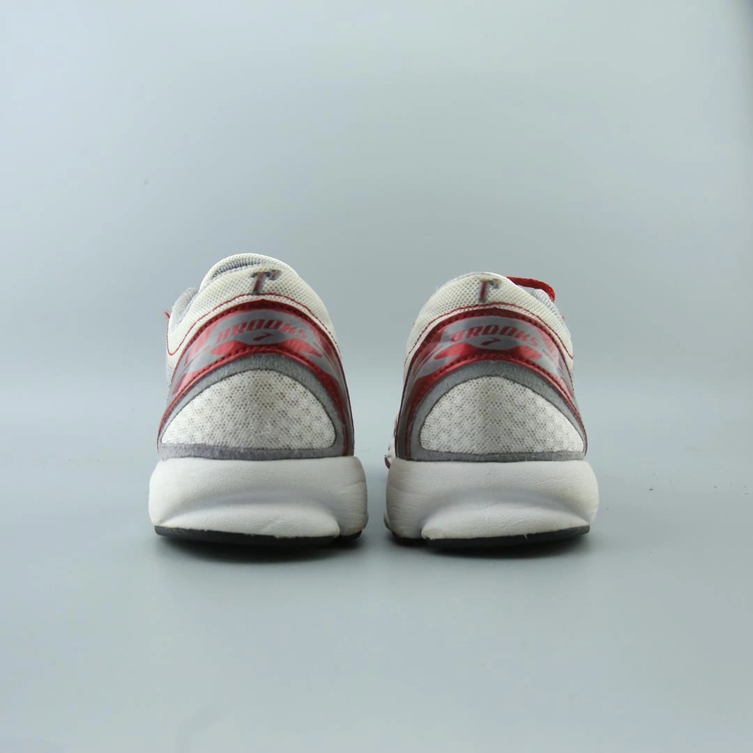 BROOKS T7 performance running shoe visuals