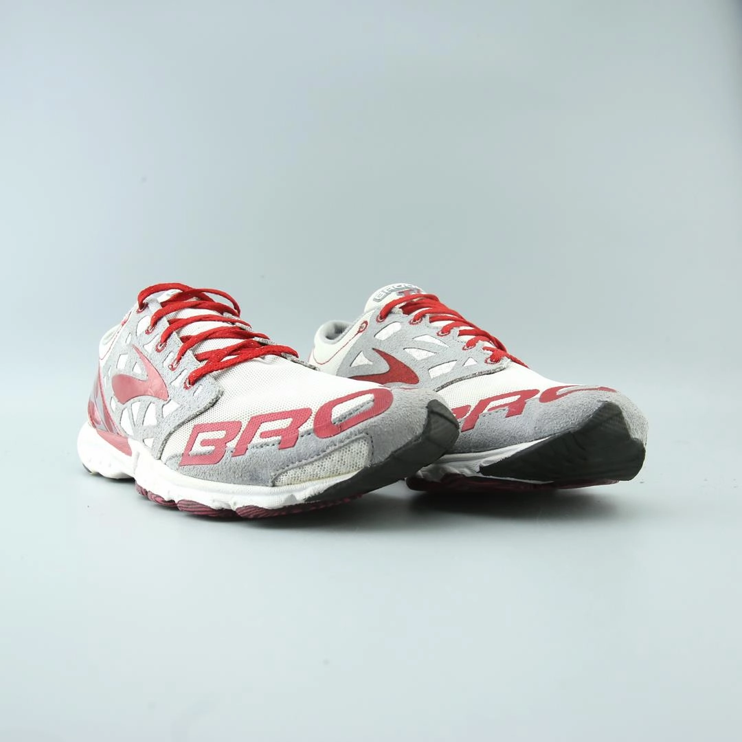 BROOKS T7 performance running shoe visuals