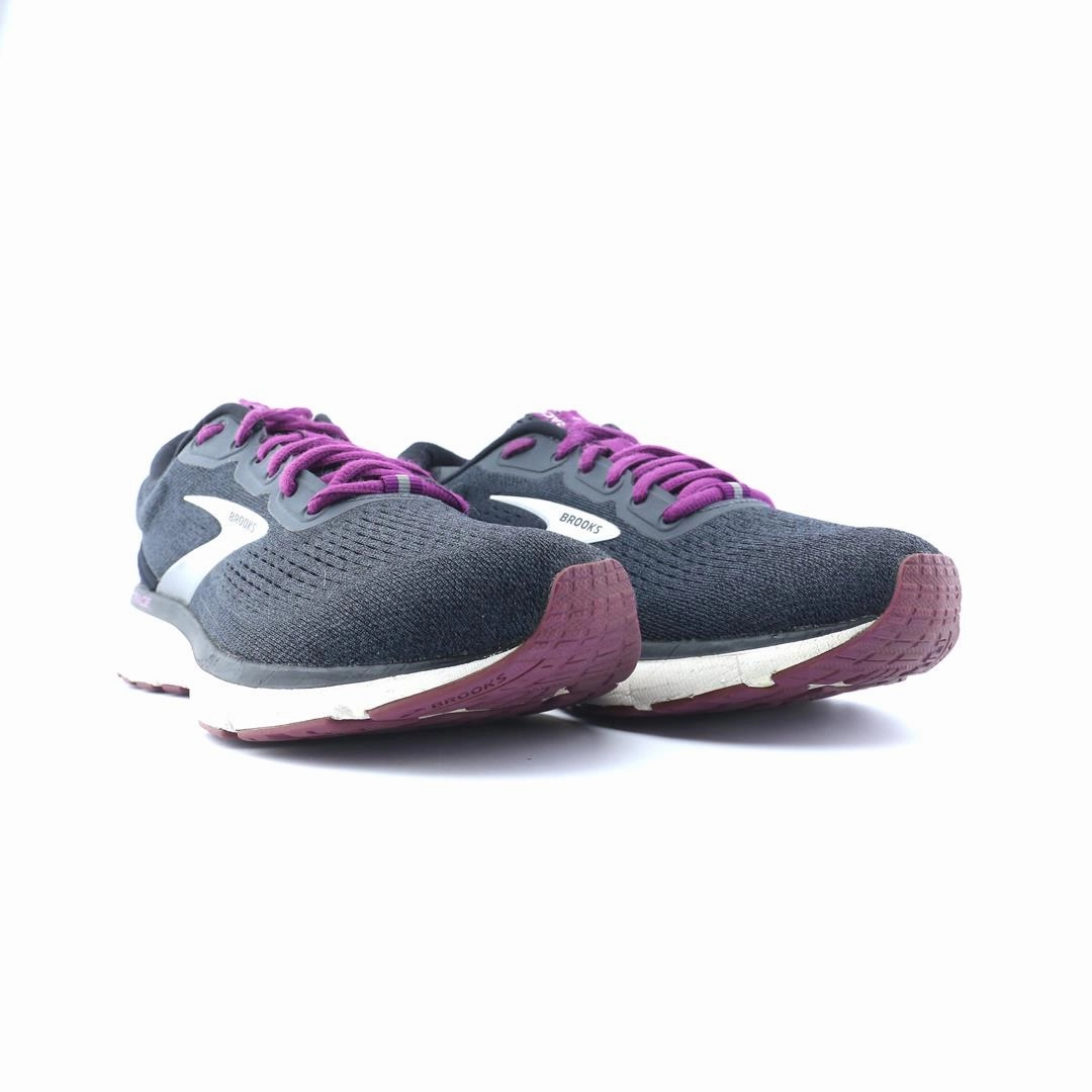 BROOKS TRACE 1 performance running shoe visuals