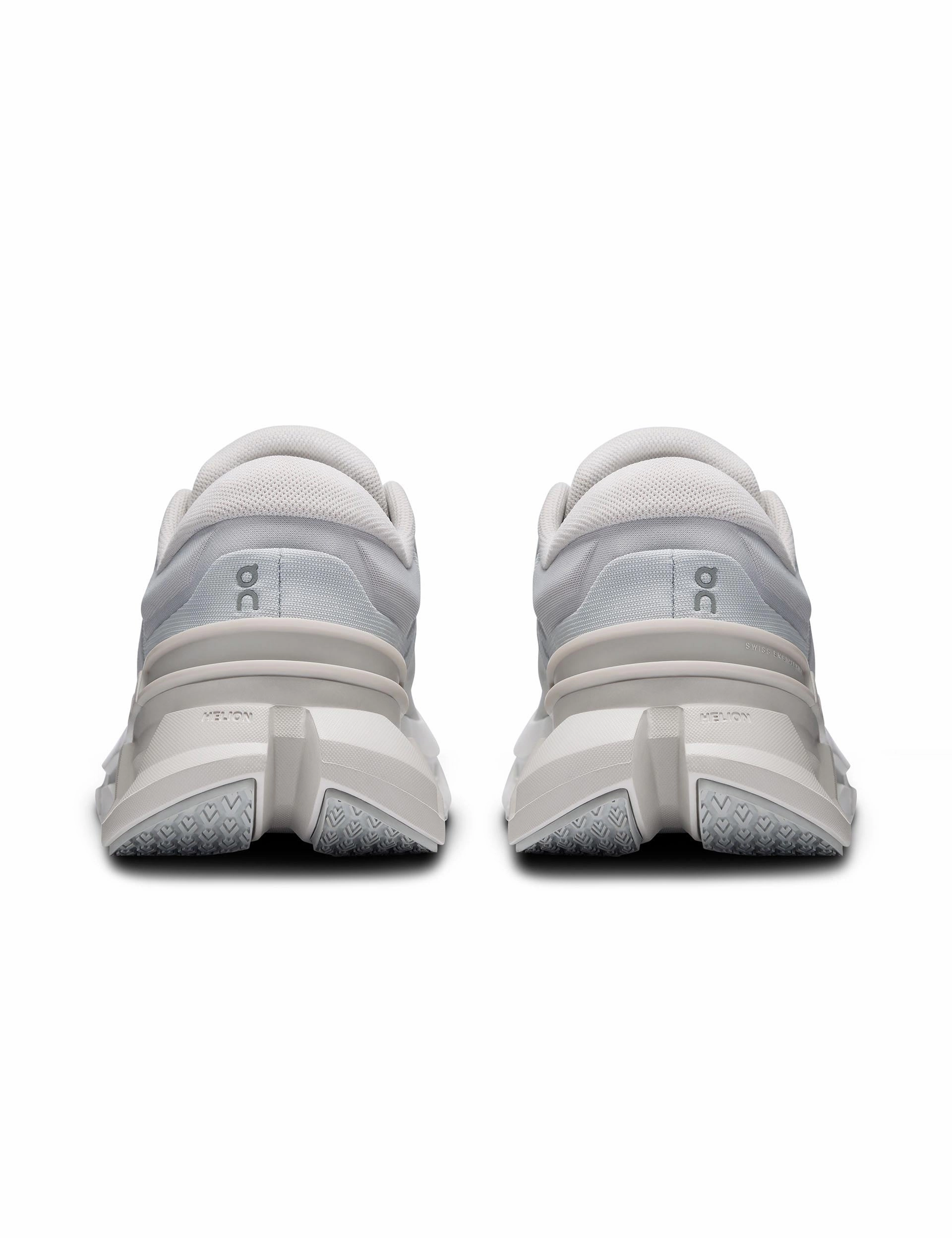 Cloudflyer 5 - Glacier/Wolf On versatile athletic shoe designs