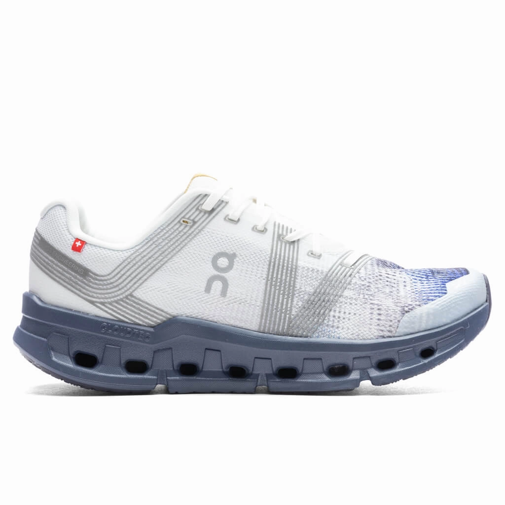 Cloudgo Suma - Frost/Metal On running shoes with cloud cushioning