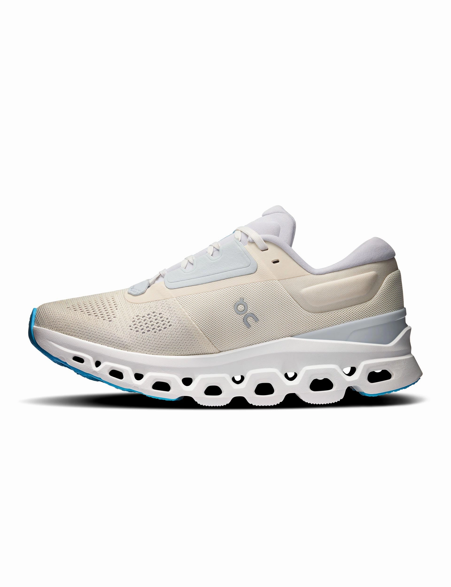 Cloudstratus 3 - Cream/Arctic On versatile athletic shoe designs