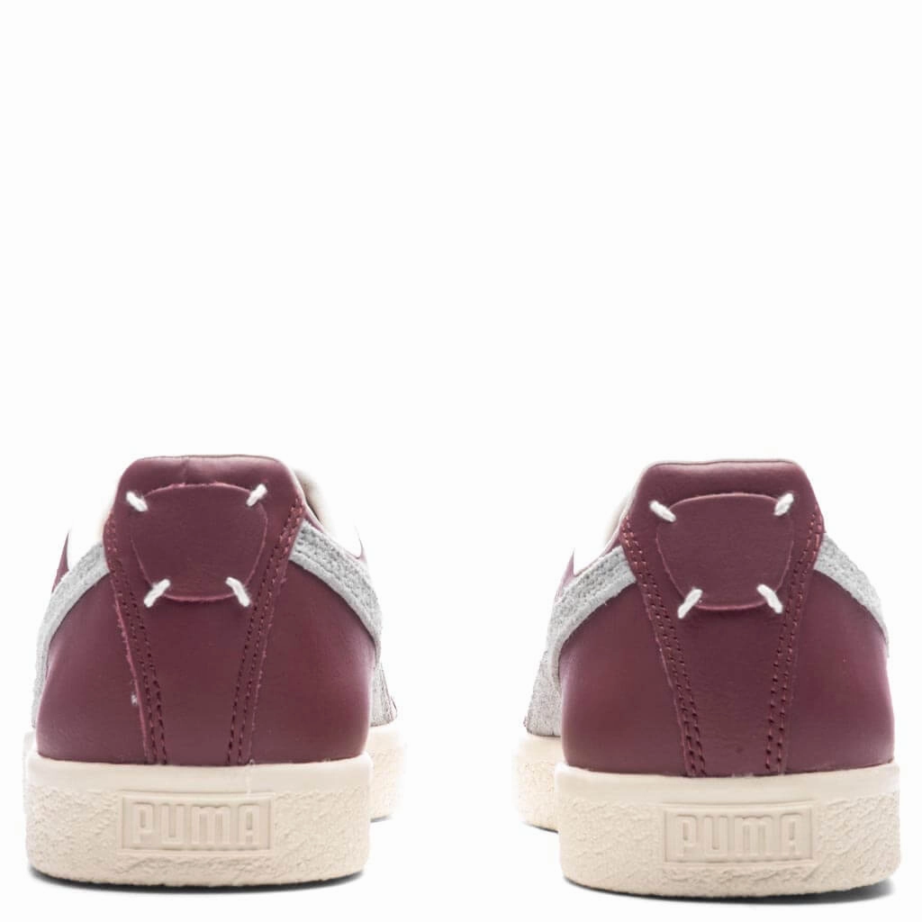 Clyde Base - Wood Violet/Frosted Ivory/Team Gold Puma Suede Street Sneakers