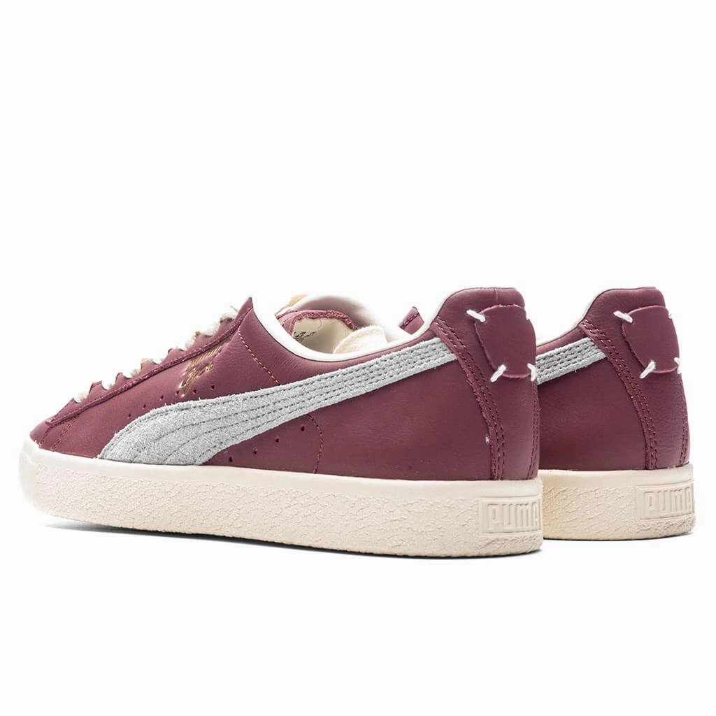 Clyde Base - Wood Violet/Frosted Ivory/Team Gold Puma Suede Street Sneakers