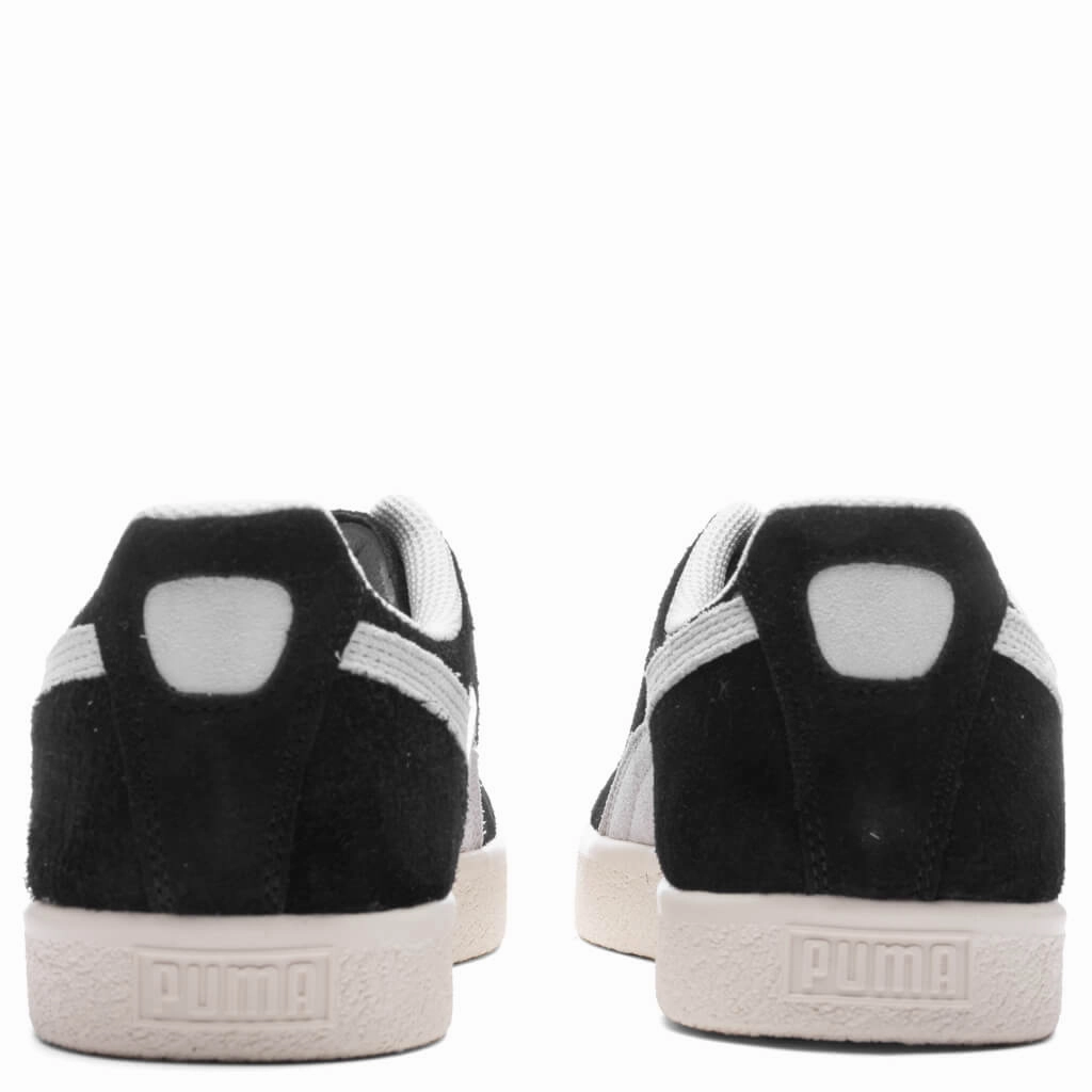 Clyde Hairy Suede - Black/Frosted Ivory Puma Suede Street Sneakers