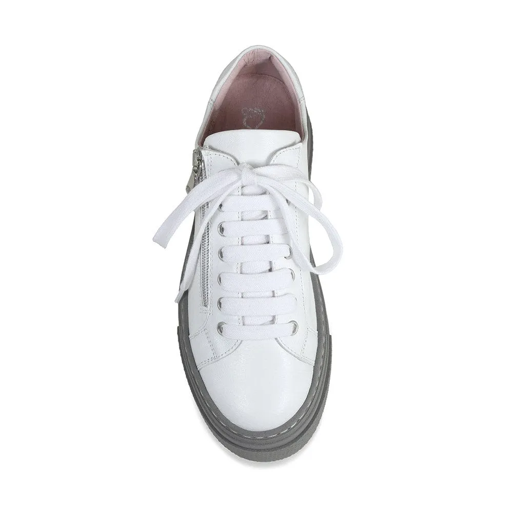 Diva: White Leather & Gray