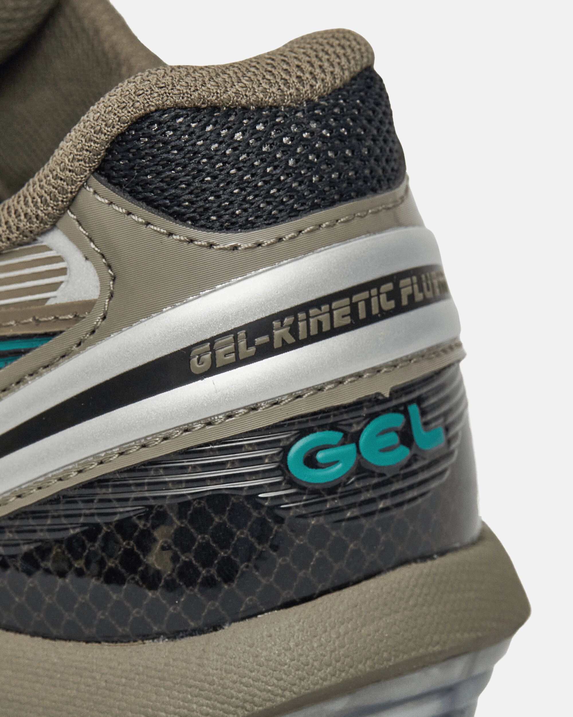 GEL-Kinetic Fluent Sneakers Black / Dark Taupe Cushion Running
