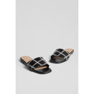 Hema Flat Sandals