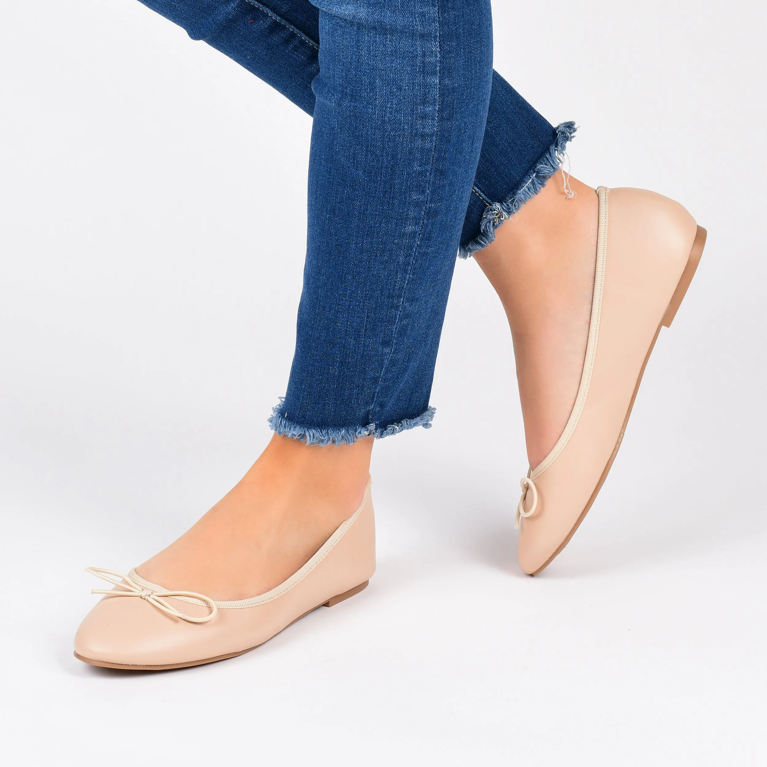 Journee Collection Women's Vika Wide Width Flat