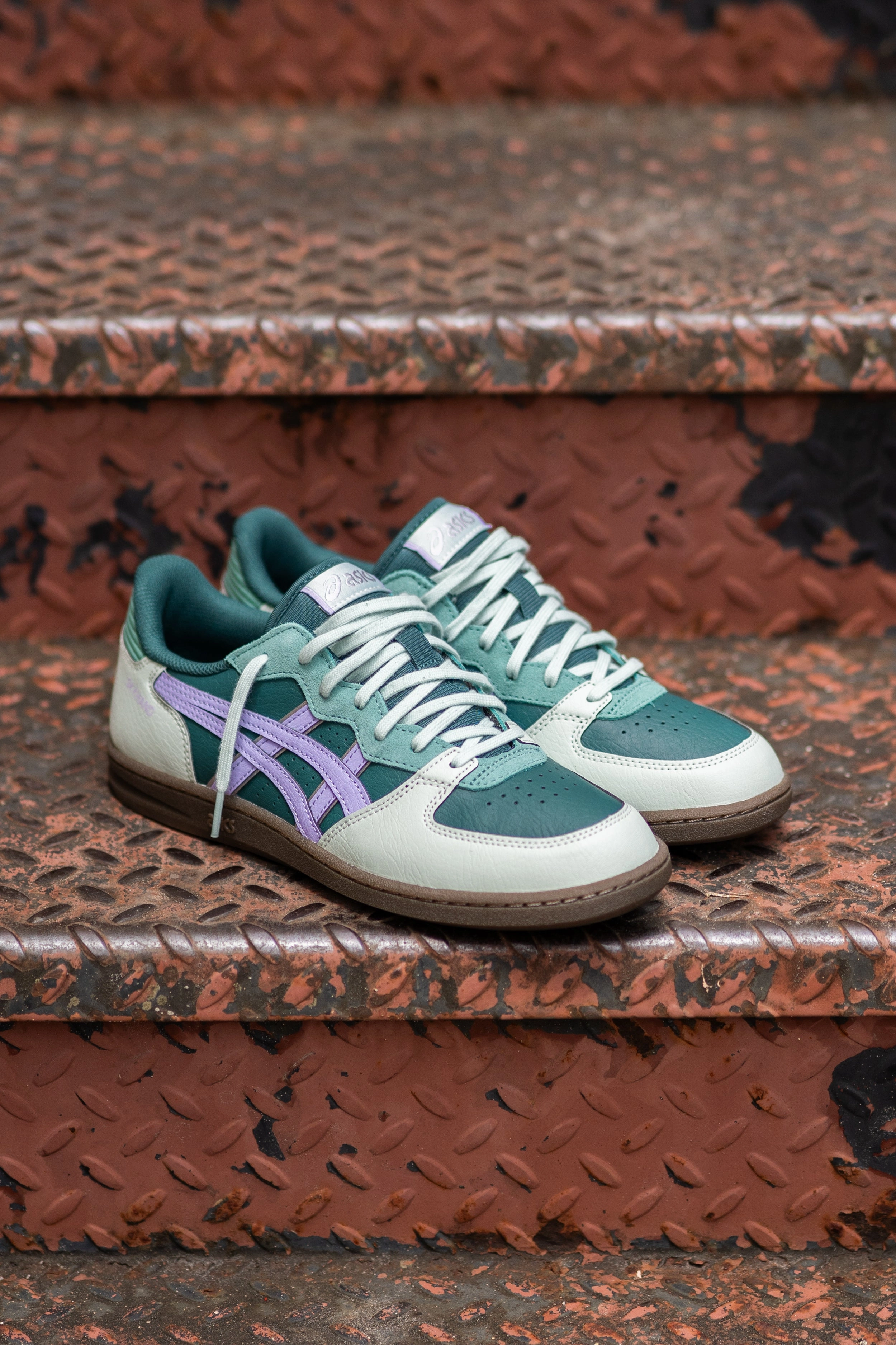 Men's Asics Skyhand OG (Dark Neptune/Violet Light) running shoe close-up shots