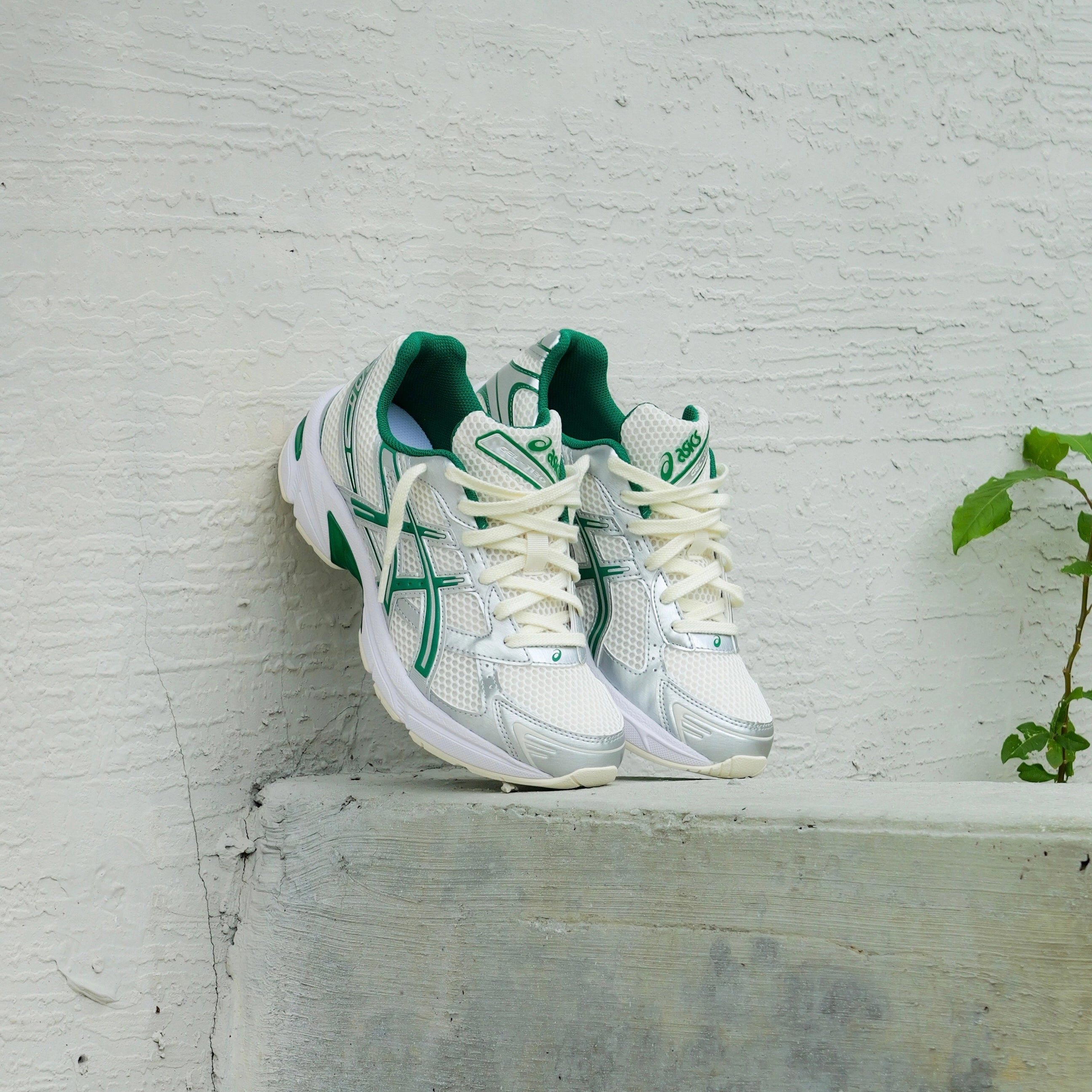 Mens Asics Gel-1130 (Cream/Kale) running shoe close-up shots