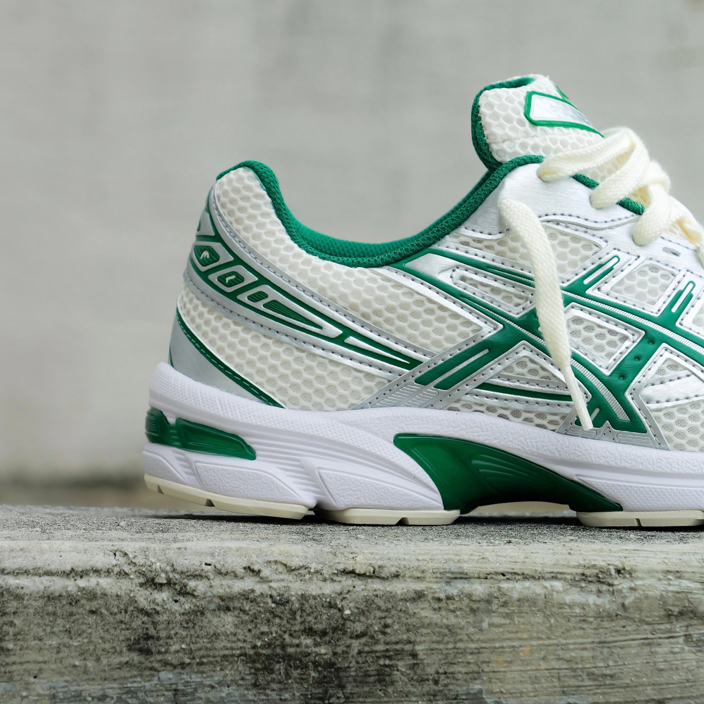 Mens Asics Gel-1130 (Cream/Kale) running shoe close-up shots