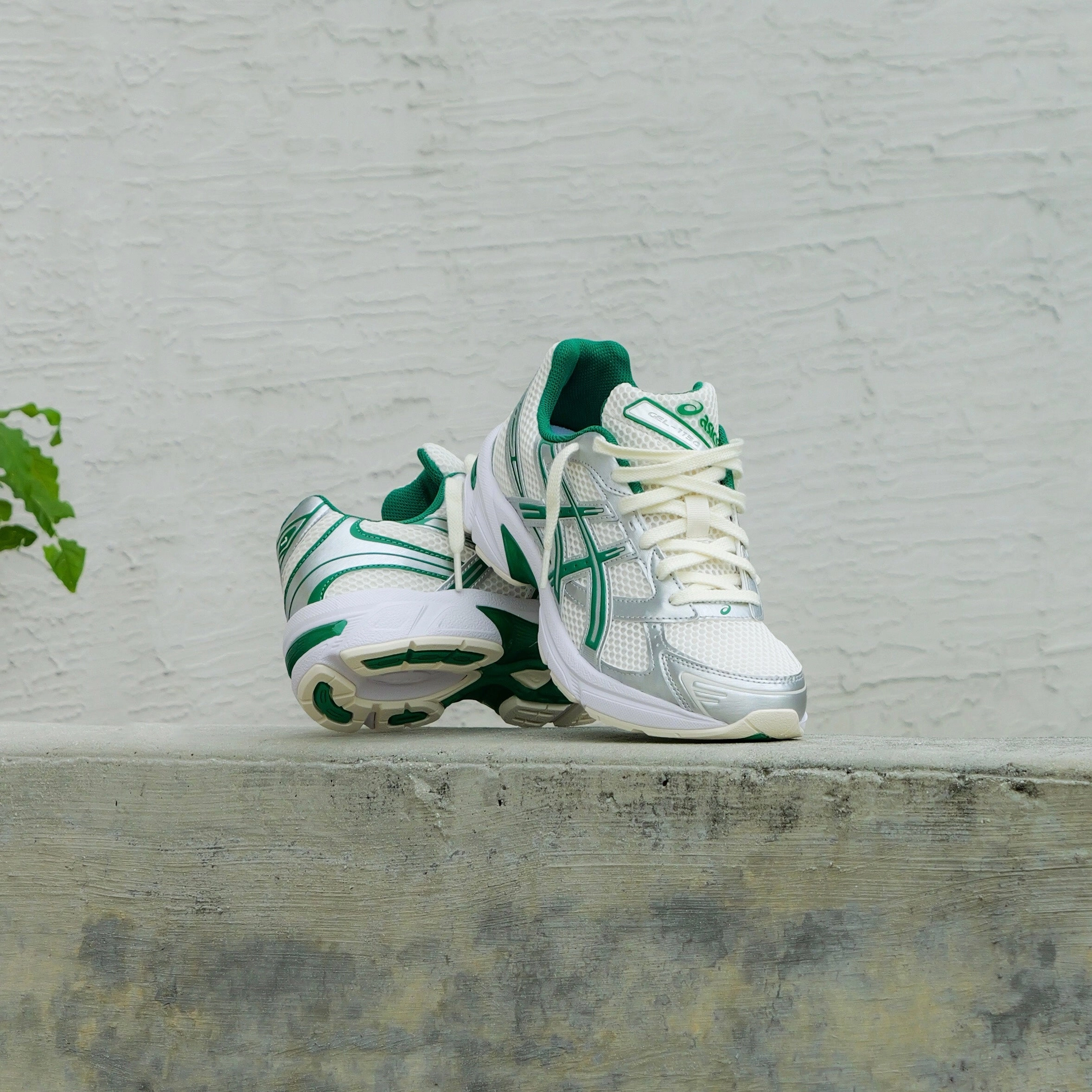 Mens Asics Gel-1130 (Cream/Kale) running shoe close-up shots