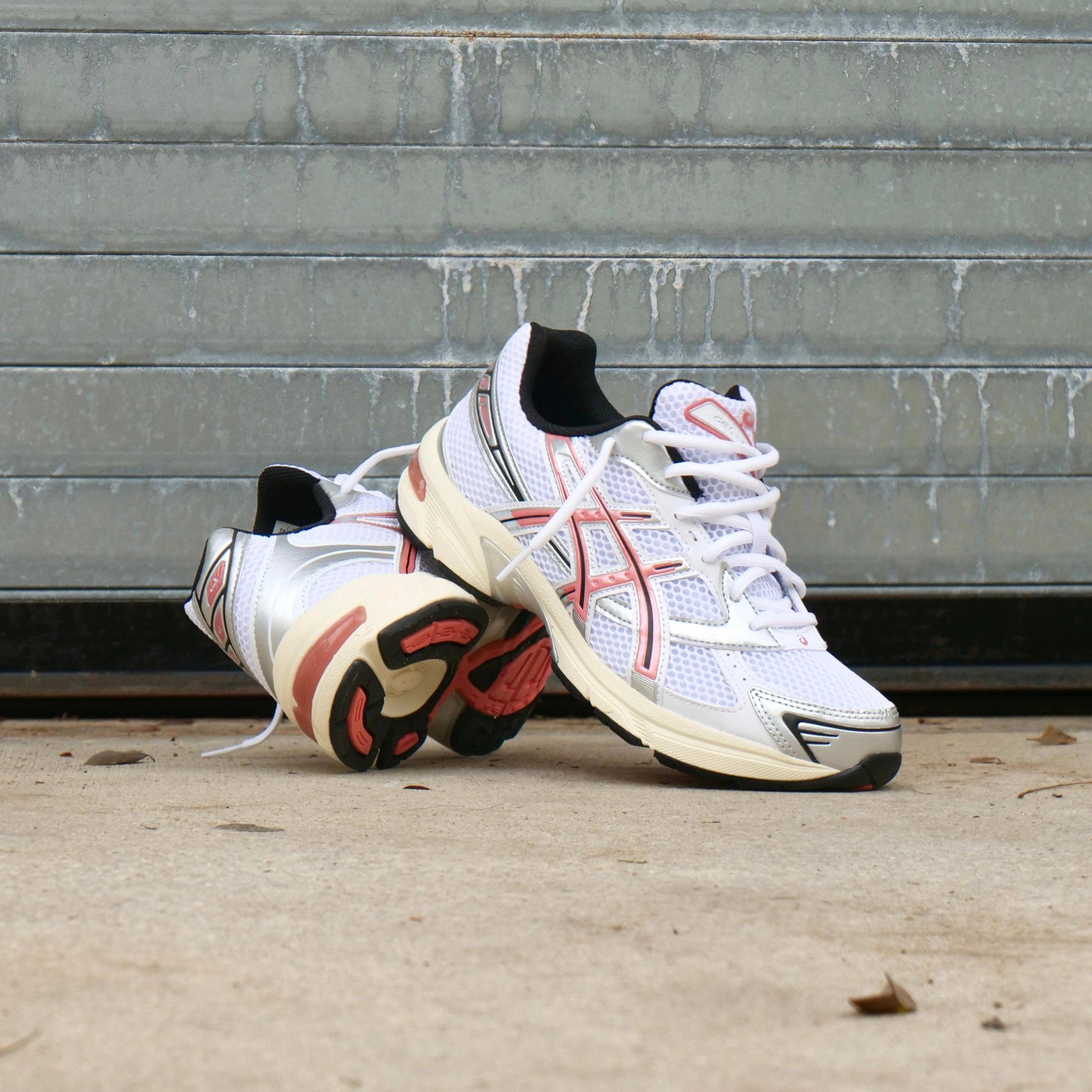 Mens Asics Gel-1130 (White/Desert Red) running shoe close-up shots