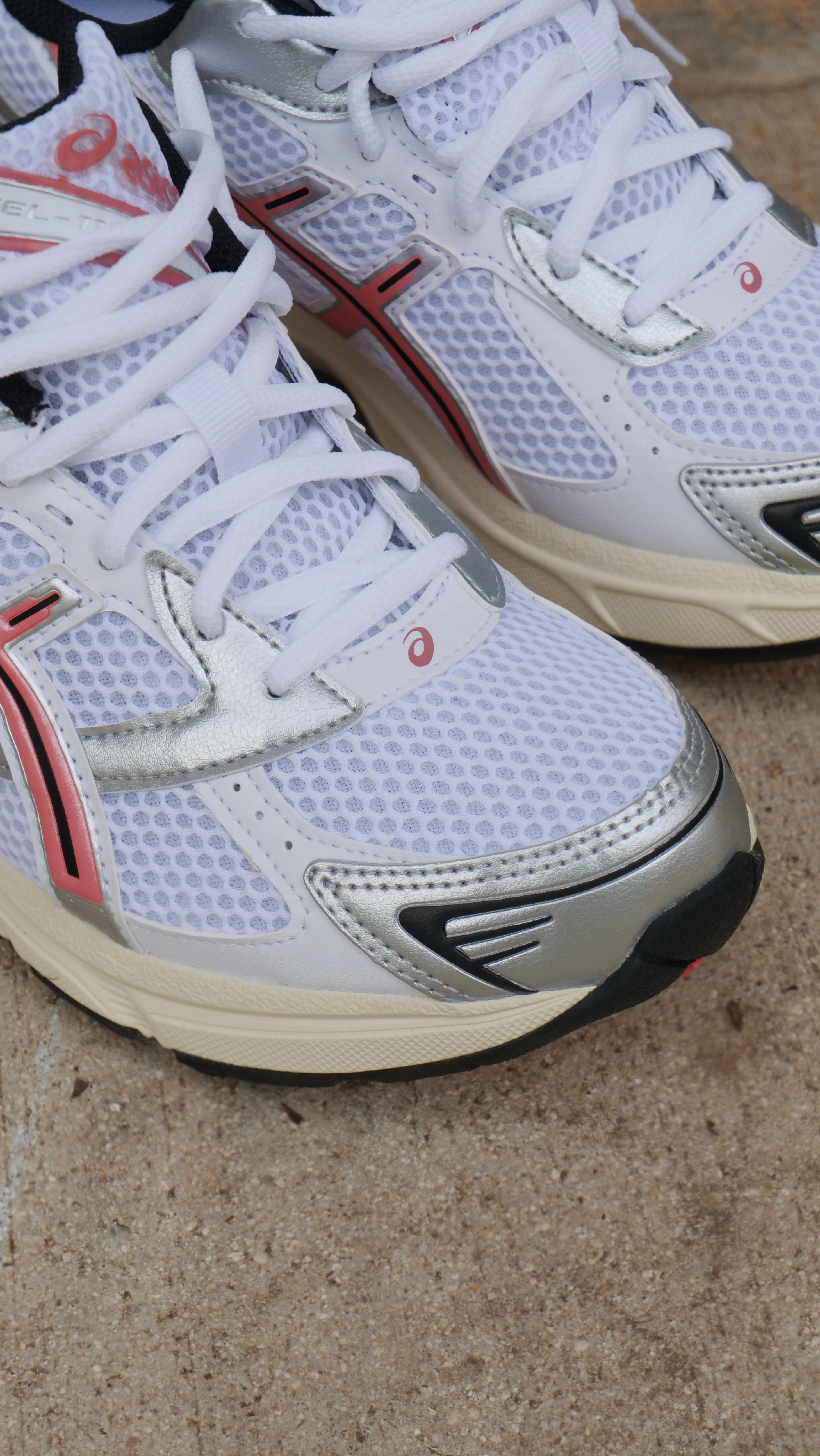 Mens Asics Gel-1130 (White/Desert Red) running shoe close-up shots