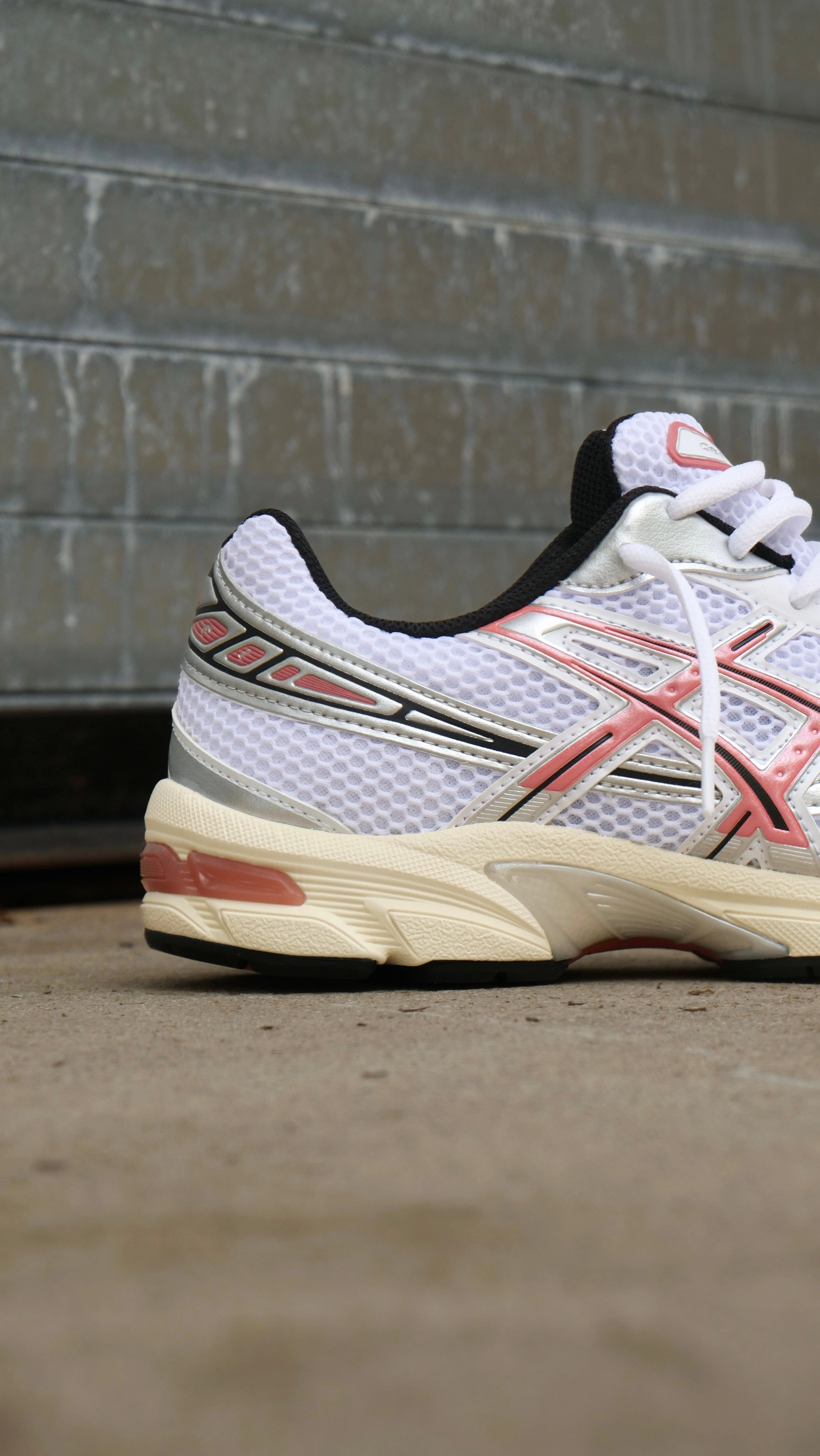 Mens Asics Gel-1130 (White/Desert Red) running shoe close-up shots