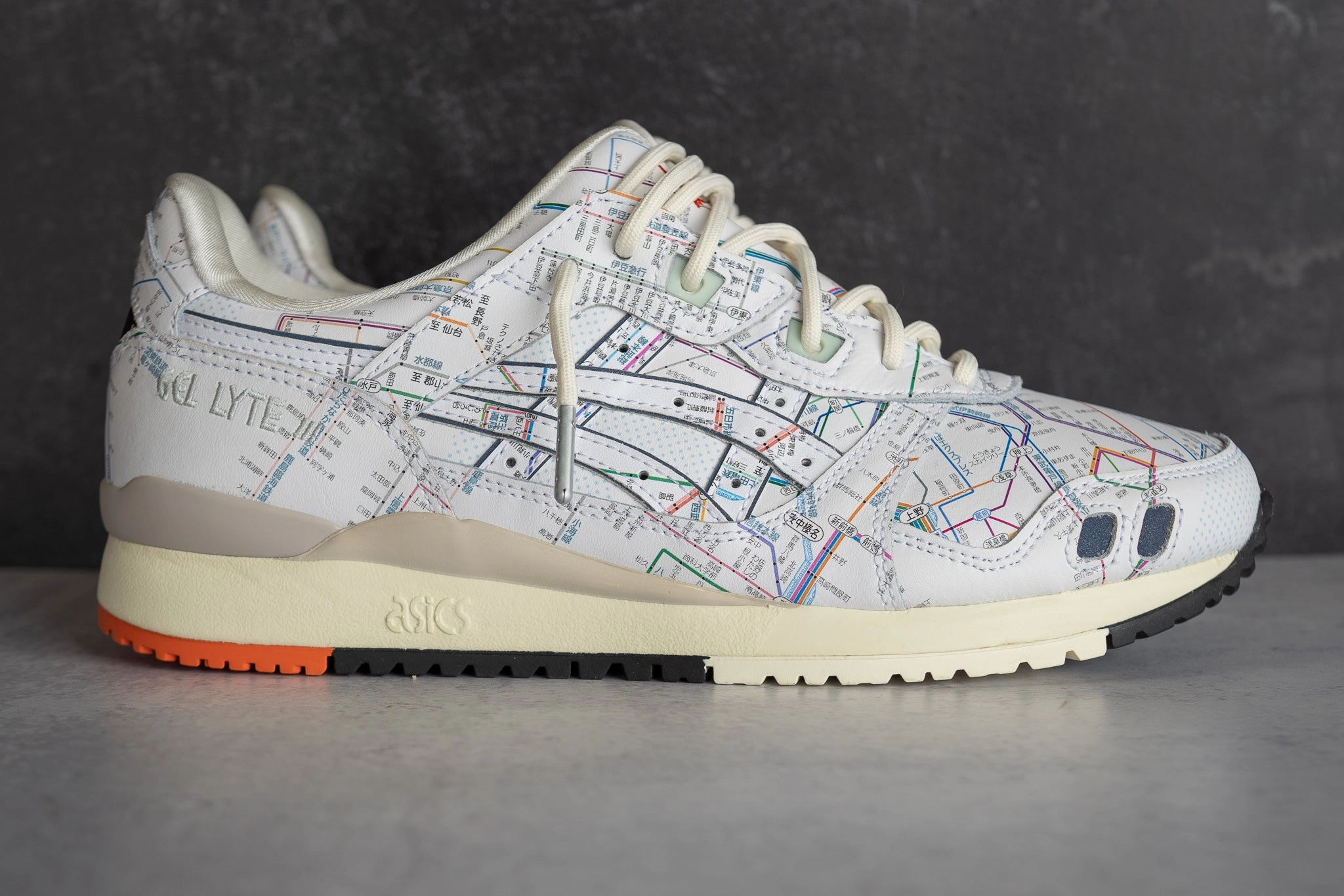 Mens Asics Gel-Lyte 3 TOKYO Subway Pack (White/Peacoat) running shoe close-up shots