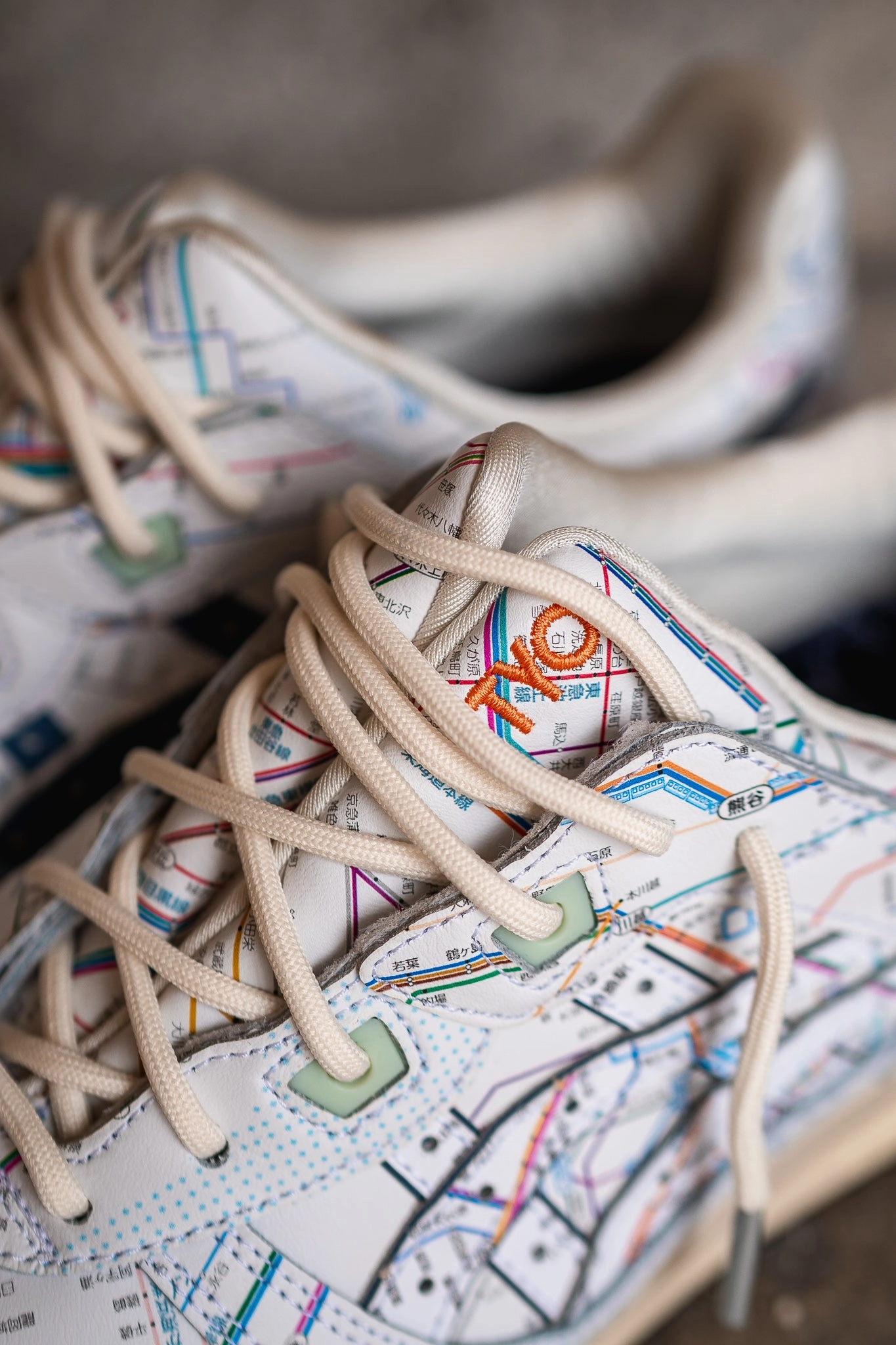 Mens Asics Gel-Lyte 3 TOKYO Subway Pack (White/Peacoat) running shoe close-up shots