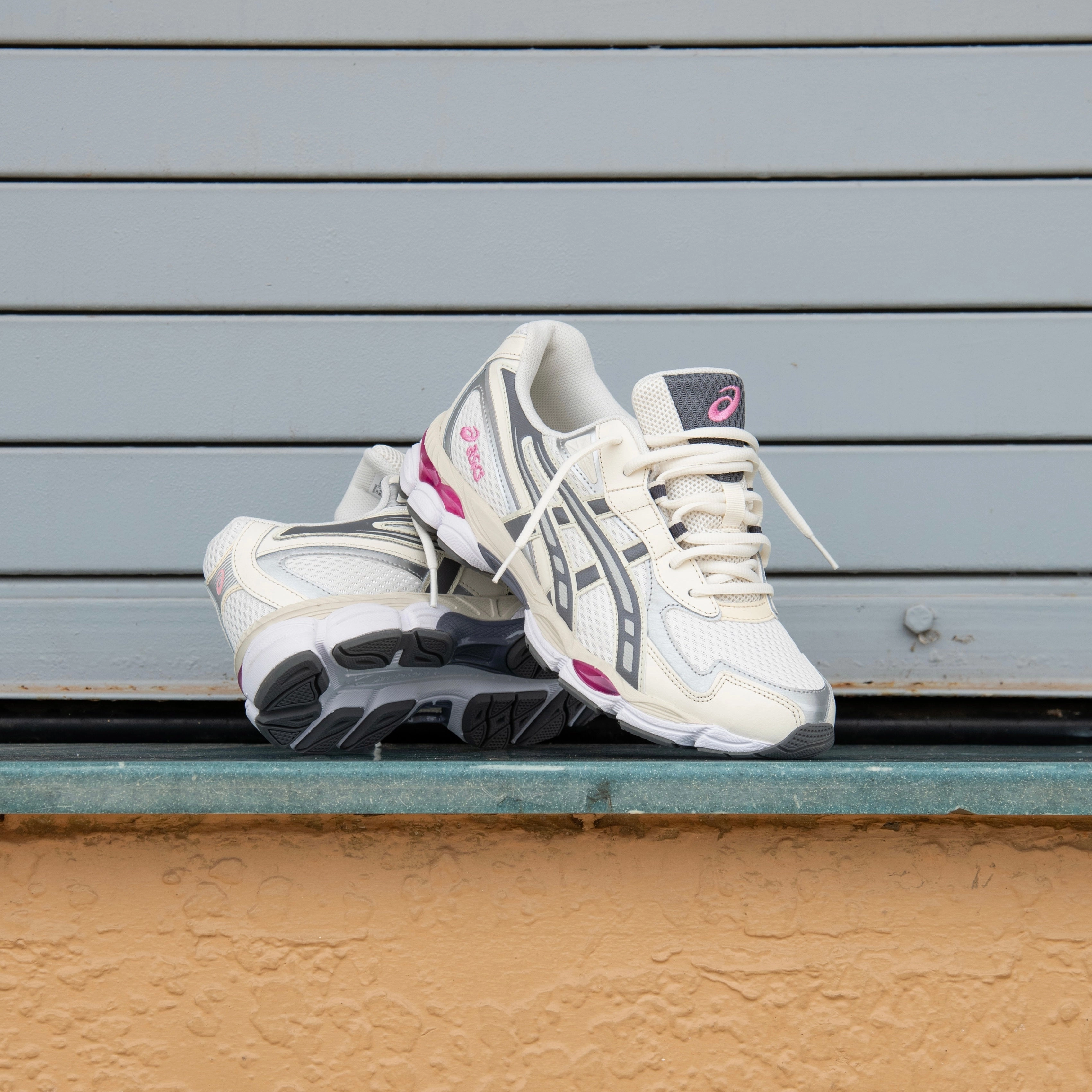 Mens Asics Gel-NYC 2055 (Cream/Carbon) running shoe close-up shots