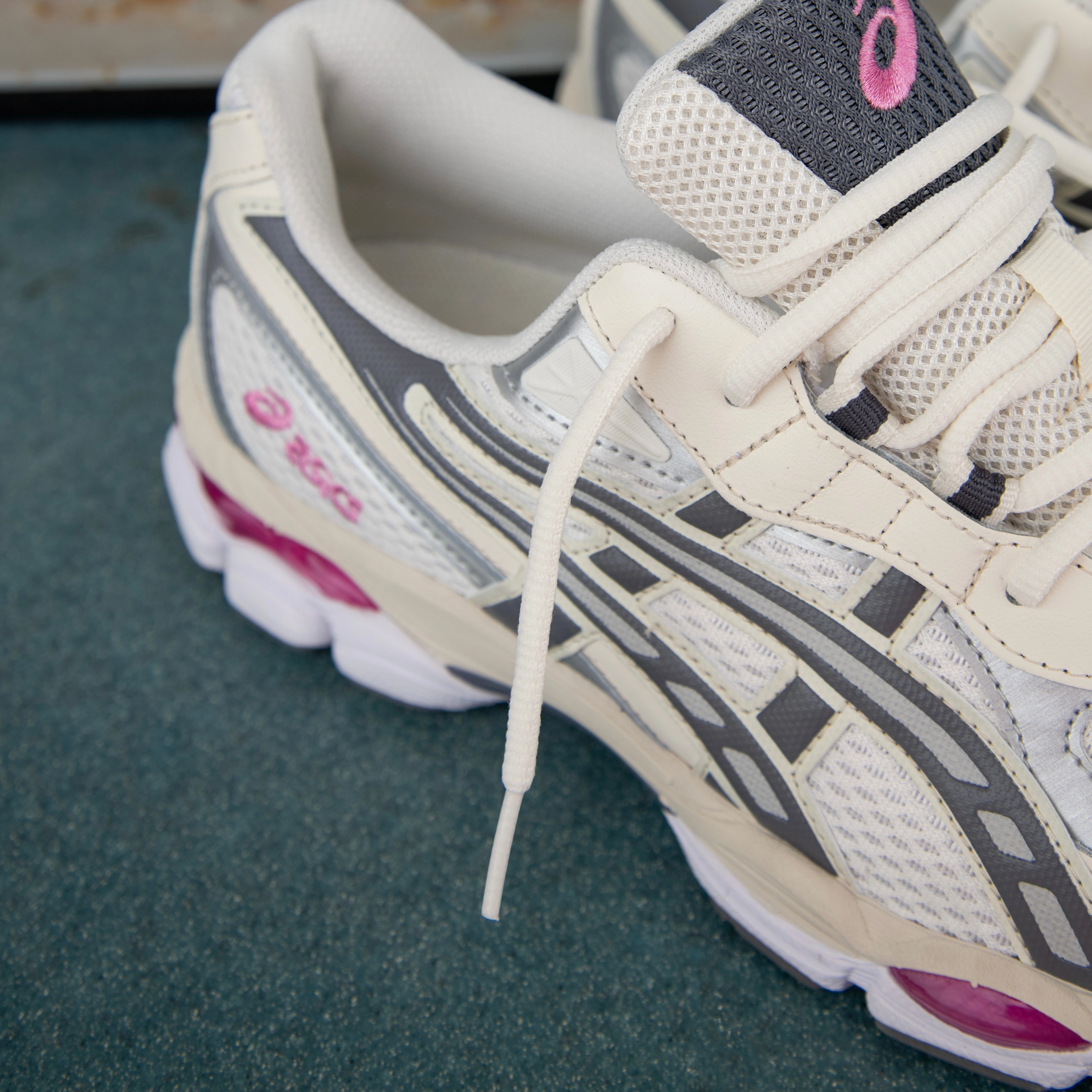Mens Asics Gel-NYC 2055 (Cream/Carbon) running shoe close-up shots