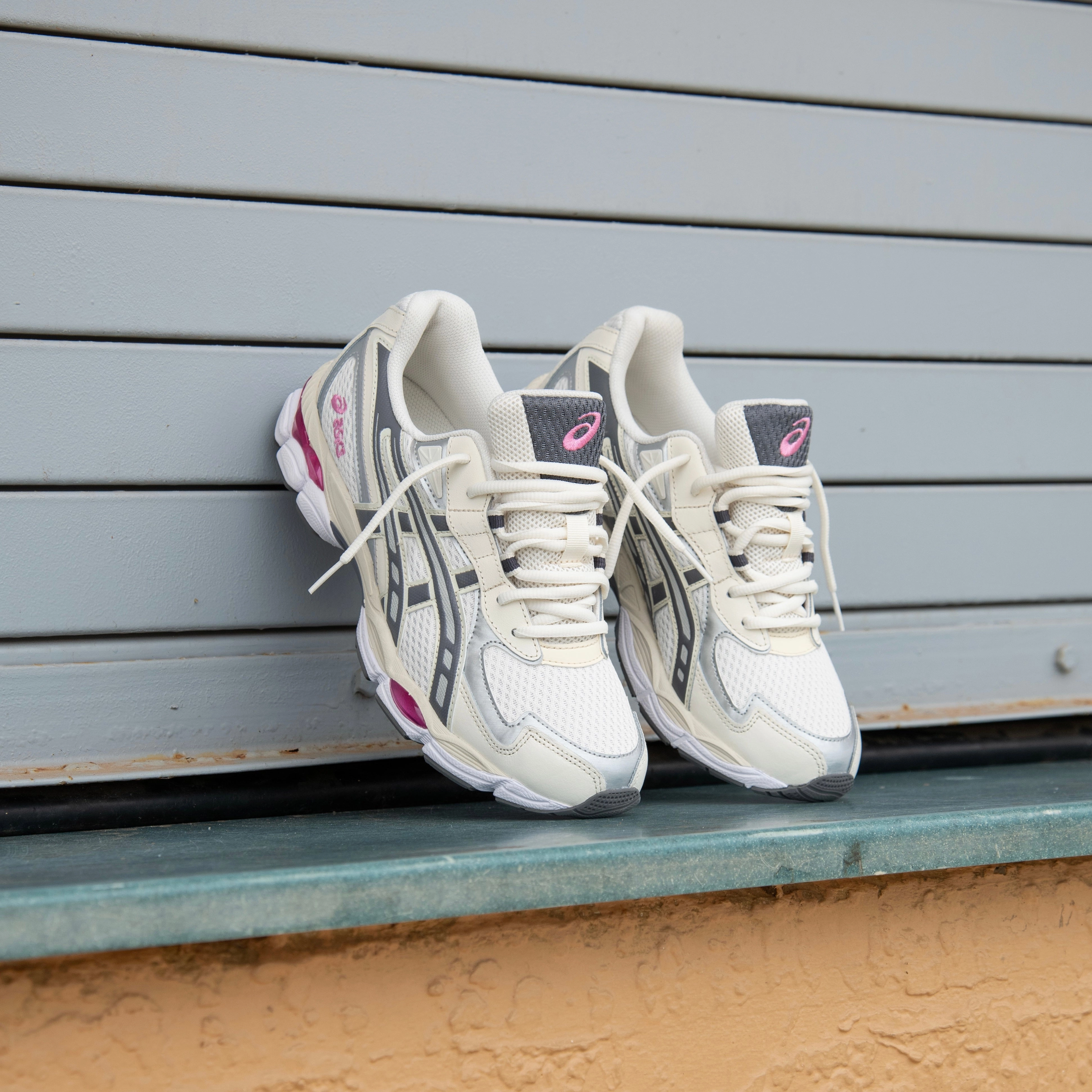 Mens Asics Gel-NYC 2055 (Cream/Carbon) running shoe close-up shots