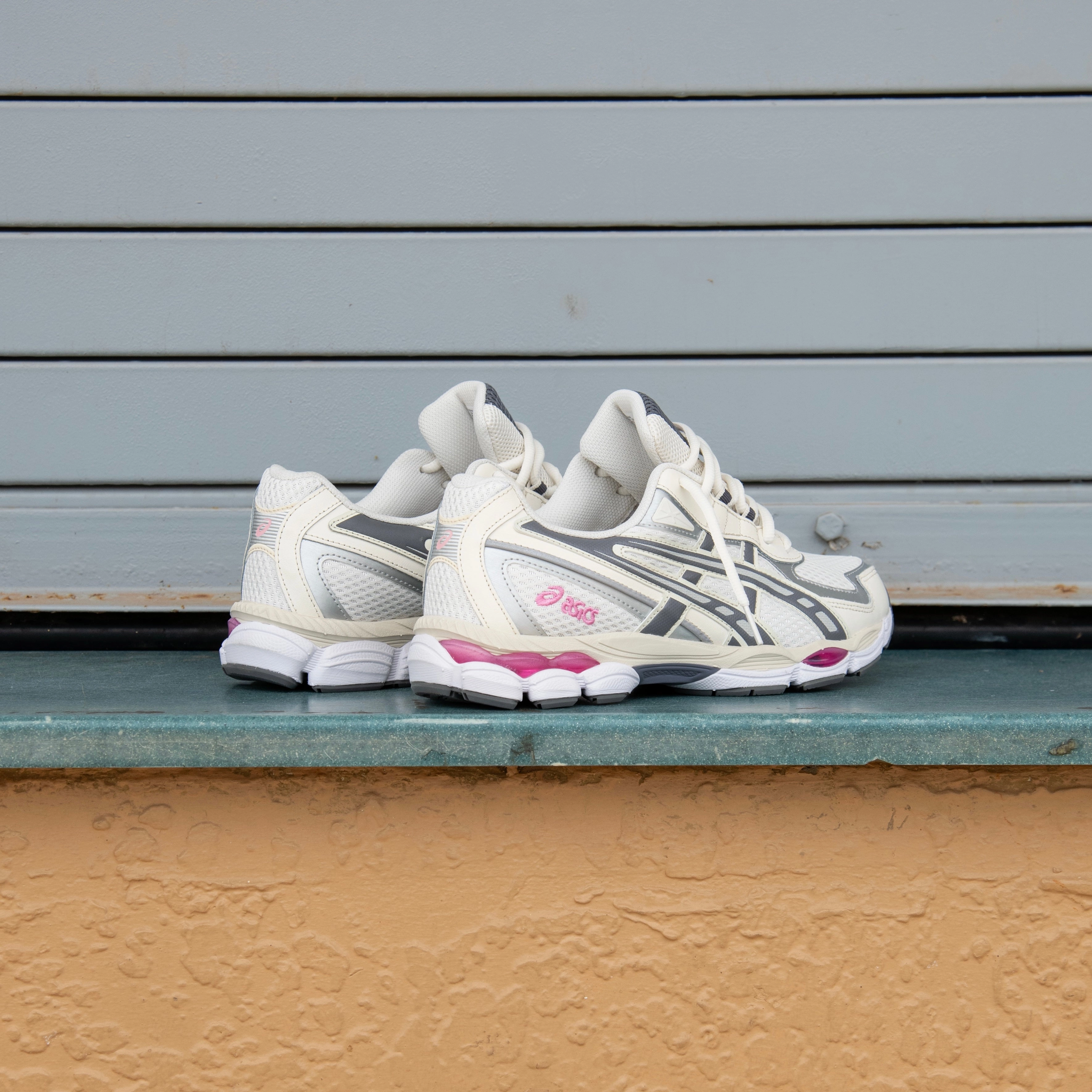 Mens Asics Gel-NYC 2055 (Cream/Carbon) running shoe close-up shots