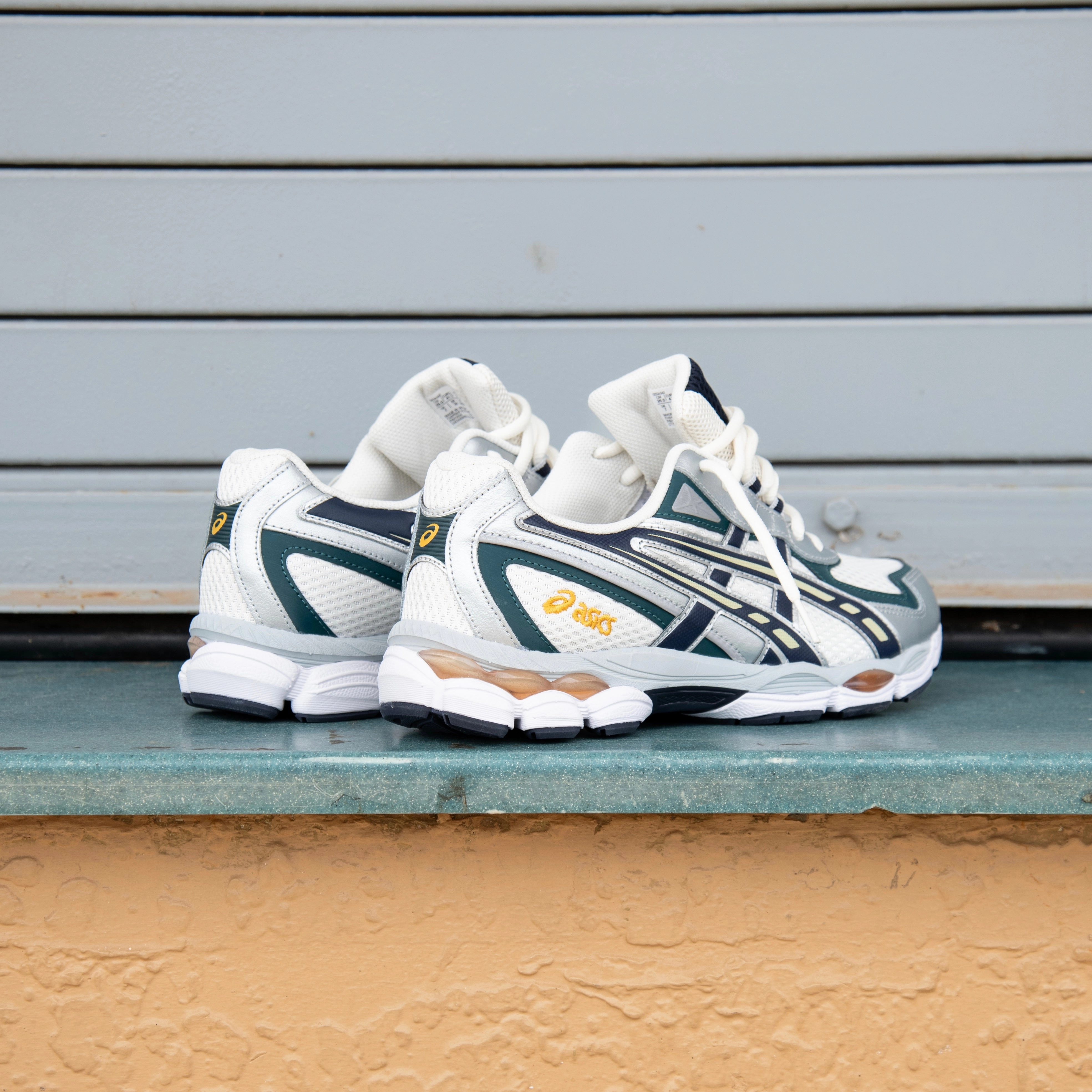 Mens Asics Gel-NYC 2055 (Cream/Midnight) running shoe close-up shots